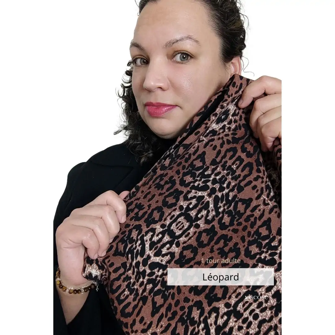 snood-emia-creations-snood-tissu-snood-polaire-femme-snood-polaire-snood-en-tissu-snood-en-polaire-tour-de-cou-cache-cou-tour-de-cou-pour-femme-tour-de-cou-femme-snood-femme-un-tour-de-cou-un-snood-tour-de-cou-ski-tour-de-cou-hiver-tour-de-cou-fourré-tour-de-cou-en-polaire-tour-de-cou-chaud-protège-cou-les-tours-de-cou-cache-cou-polaire-cache-cou-hiver-cache-cou-femme-original-snood-fait-main-snood-doublé-cache-cou-automne-tour-de-cou-hiver-cache-cou-original-snood-taille-adulte-snood-léopard-noel-cadeau-idee-cadeau-pour-noel-cadeau-fait-main-dernière-minute-cadeau-artisanal-cadeau-femme-original-coffret-cadeau-noel-marché-de-noel-2023-emia-créations-vente-cadeau-de-noël-boutique-en-ligne-femme-artisanat-autour-de-moi-artisanat-français-vente-artisanat-en-ligne-lartisanat-en-ligne-idées-cadeaux-originaux-cadeaux-de-noël-originaux-cadeau-de-noel-original-coffret-cadeau-noel-femme